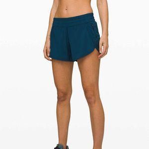 Lululemon tracker short V4 in night diver size 8